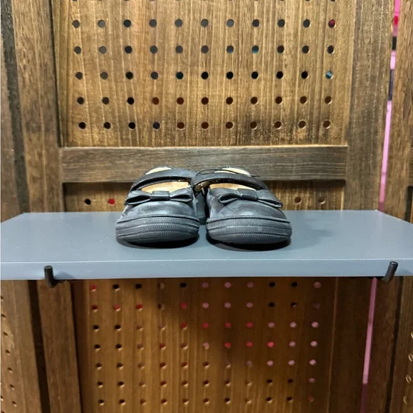 Black Kids Shoes with Bow - Picture 2 of 6